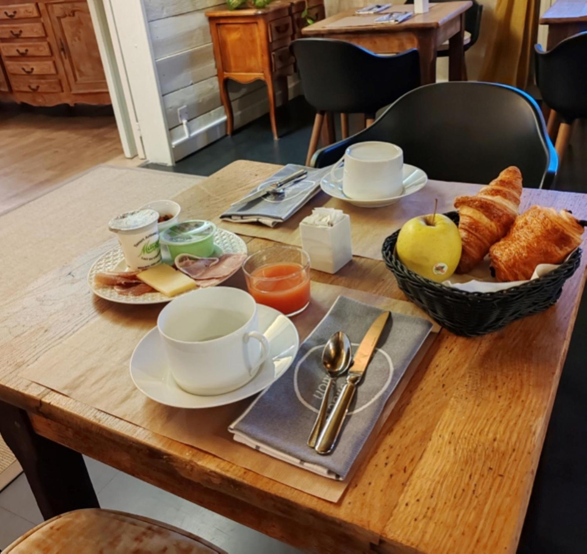 סנט-ג'וניין Logis Hotel - Restaurant Le Relais De Comodoliac מראה חיצוני תמונה