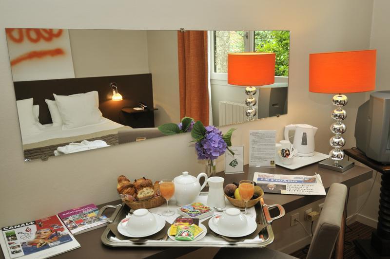 סנט-ג'וניין Logis Hotel - Restaurant Le Relais De Comodoliac מראה חיצוני תמונה